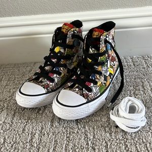 Youth Looney tunes Converse - NEW - Never Used